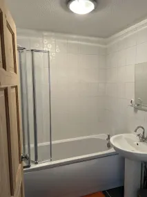 Beautiful home in peaceful neighbourhood  with great amenities around - Image 3