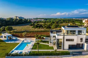 Luxury Villa Deluxe Pula with heated pool in Istria - Image 4
