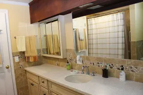 Beautiful, Lake Side Private Suburban Home Away from Home! - Image 3