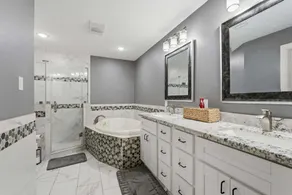 Serene Waterfront Haven Spacious 3BR in Newport - Image 3