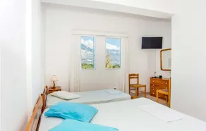 Bluewhite Studio - Mountain View by the Pool - Image 5