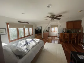 Cute waterfront apartment -- 8 min from the beach! - Image 4