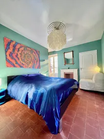 Beautiful architect-designed house with swimming pool, a blend of classic and modern - Image 5