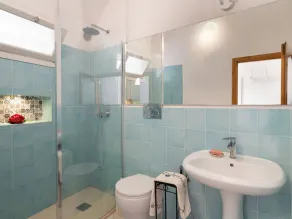 Smuk  feriebolig for 6 personer med WIFI, TV, terrasse, kæledyr tilladt og panorama udsigt - Image 2