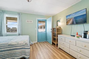 Pet Friendly.  Newly Remodeled, Free parking and Steps to the beach! - Image 3