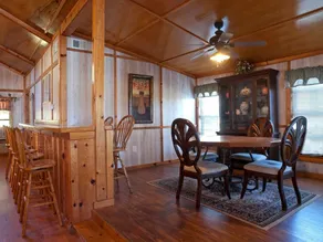 5-bedroom lodge near Ozark National Forest and Lake Fort Smith state park. - Image 4