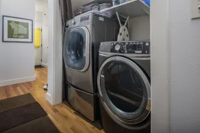 ★Family Friendly, Safe, Amenities, 3 bedrms/3 baths,WIFI, Parking - Image 3