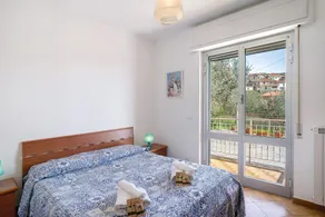 Apartamento vacacional \"Paola\" con vistas al mar, terraza privada y Wi-Fi - Image 4