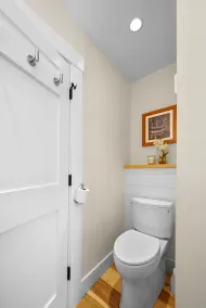 Renovated Apartment in Marblehead Historic District - Image 5