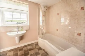 Dog friendly cottage with short drive to beach - Image 2