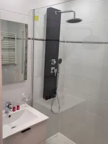 Cosy appartement dans une villa avec piscine, proche du centre et de la mer - Image 5
