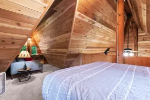 Small Timbers-riverfront log home, stunning view - Image 4