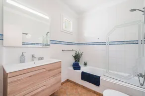 Neu, Wohnung mit Blick auf den Strand, mit AC und Wifi, 5 Minuten von der Innenstadt entfernt - Image 3