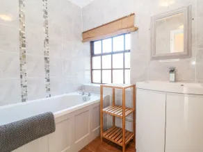 SPRING COTTAGE, family friendly, character holiday cottage in Wroxton - Image 4