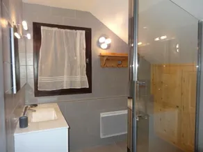 Chalet ai piedi delle piste e 5 minuti da negozi e scuola di sci - Image 3