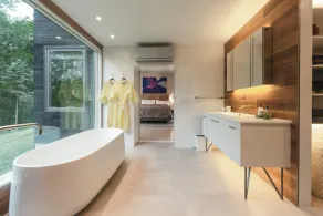 Hillcrest Glasshouse - a minimalist modern retreat - Image 4