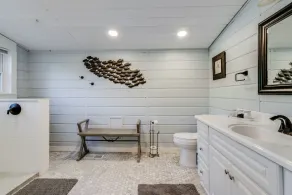 Large Spacious rental with fenced in backyard and pet friendly! - Image 3