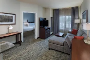 Suite with Air-Conditioning, Outdoor Pool Access, Free Breakfast + More! - Image 4