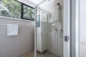 A Tranquil, Leafy and Super-Convenient Holiday Home - Image 3