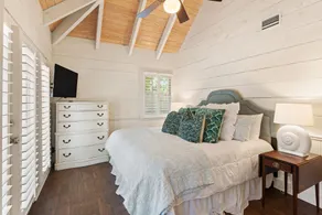 FAB East Beach Cottage, Pets, Pool & Spa; 30 Sec to the BEACH! 6 seat golf cart! - Image 2