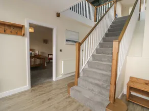 TAN TWR, pet friendly, luxury holiday cottage in Llanfairpwll - Image 2