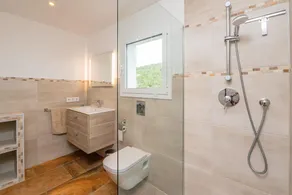 Apartment with community pool and sea view - Image 3