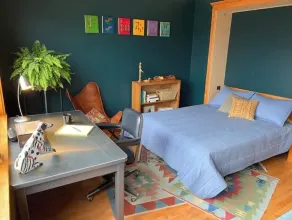 The Logan Square Guest House - Classic Vintage Comfort With Free Parking! - Image 3
