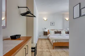 Room S1 in Jolanda guest house - Image 4