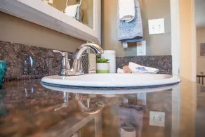 Longer Stays for Travelers- Apt Blocks from Hospital, Downtown - Image 2
