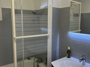 Central 1BR Garden Apartment, Close to Beach, Parking & Pet-Friendly - Image 3