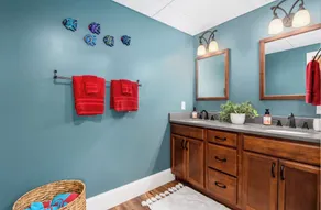Blue Door Guesthouse – Gorgeous & Spacious 2BR/2BA Pool-Level Retreat - Image 3