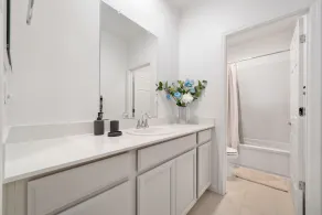 Beautiful brand new house professionally decorated - Image 2