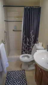 Tyst sydvästlig stil med stor trädgård och pool - Image 4