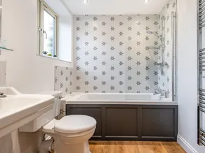 4 bedroom accommodation in Dorrington, near Lincoln - Image 4