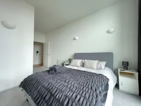 Manchester Luxury Living, 2-Bed Apartment with Pool & Gym - Image 5