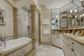 4BR Plus Den Platinum Townhome, Walk to lift townhouse - Image 4
