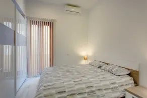 Stylish 2 Bedroom Apartment in an Amazing Location - Image 5