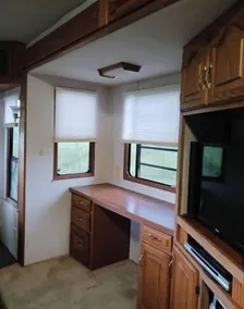 Delightful 5th wheel w/ queen bed, patio deck, and high speed internet. - Image 2