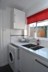 Hythe - centrally located ground floor apartment with a musical theme - Image 2
