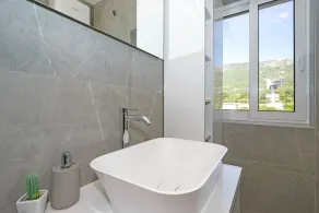 Sunny, Quiet Apartment With Roof Terrace - Image 4