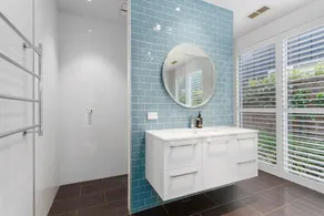 Banksia House - modern luxury with fireplace and pool - Image 3