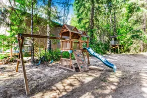 Wonderful lakefront cabin & guesthouse with mountain view & private dock - Image 4