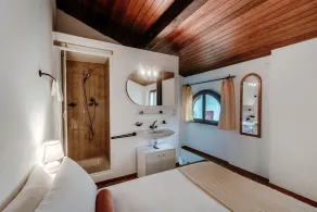 La Casetta di Riva - Cozy Lakeside Village Home - Image 3