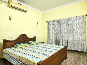 Cherai Vacation Home with AC Bedrooms - Image 4