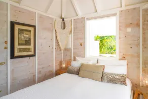 Charming bungalow in Saint Barthélemy with shared pool - Image 3
