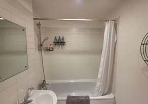 Stylish 1BR Flat Next to Hockley with FREE parking - Image 3