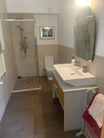 Villa-Design-Ensuite mit Dusche-Bergblick - Image 2