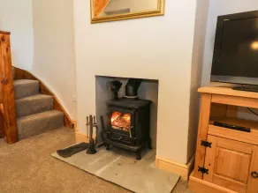 FELLSIDE COTTAGE, romantic, with open fire in Keswick - Image 3