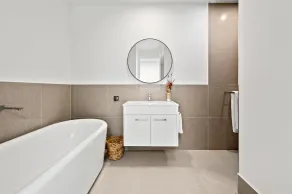 Industrial Luxe - Cooks Hill - Walk Everywhere - Image 3