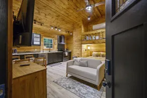 Reindeer Shack-Sleeps 3/Hot Tub - Image 4